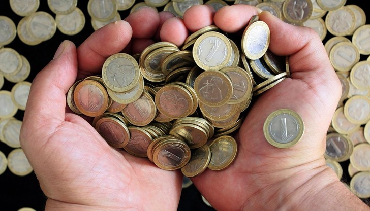 Спадът на лихвите по депозитите у нас е продължава да се увеличава