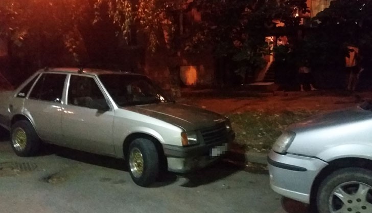 Може ли да има такива идиоти да спират пред входа на блока това исках да разбера