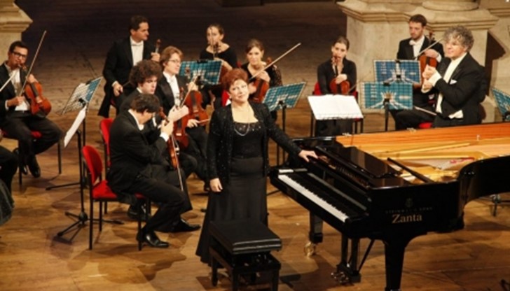 Предстои ни една музикална вечер, посветена на световните годишнини на Шопен, Сибелиус и Чайковски, както и на Маскани и на Камий Сен- Санс