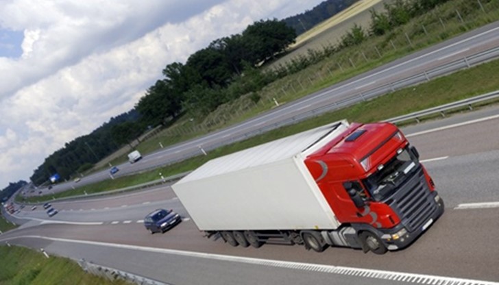 Днес от 17 ч. до 20 ч. се ограничава движението на тежкотоварните превозни средства Днес от 17 ч. до 20 ч. се ограничава движението на тежкотоварните превозни средства