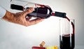 Креативен метод да отворите бутилка вино без тирбушон