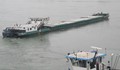 Кораб заседна в Дунав заради ниското ниво на реката