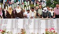 Светът чества двадесет годишнината от масовото убийството на хиляди мюсюлмани в Сребреница