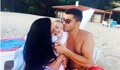 Сашо Кадиев заведе 4-месечната си дъщеря на море
