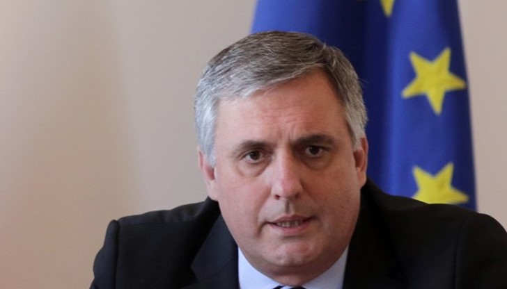 Според социалният министър Ивайло Калфин, до 2020 г. по оперативната програма са осигурени над два милиарда лева Според социалният министър Ивайло Калфин, до 2020 г. по оперативната програма са осигурени над два милиарда лева