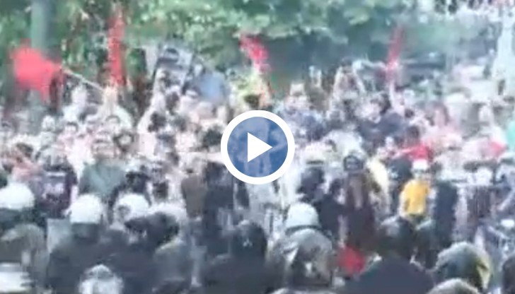 Алексис Ципрас към гърците: Не се поддавайте на шантажа на Европа!