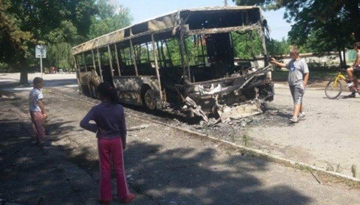 Автобус, движещ се по линията между Русе и близкото село Тетово, се е запалил ...