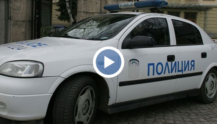 Колата на служителите на реда хвърчи с над 80 км/ч при ограничение 50 км/ч и изпреварва без светлинна сигнализация