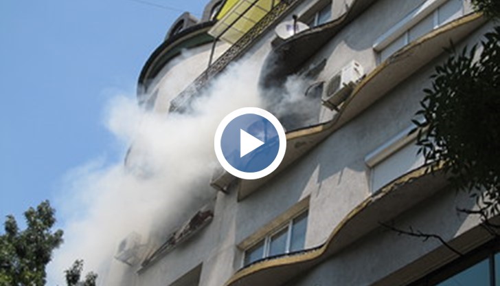 Пламъците са избухнали около 13.30 часа в апартамент на четвъртия етаж в блок "Ирена"