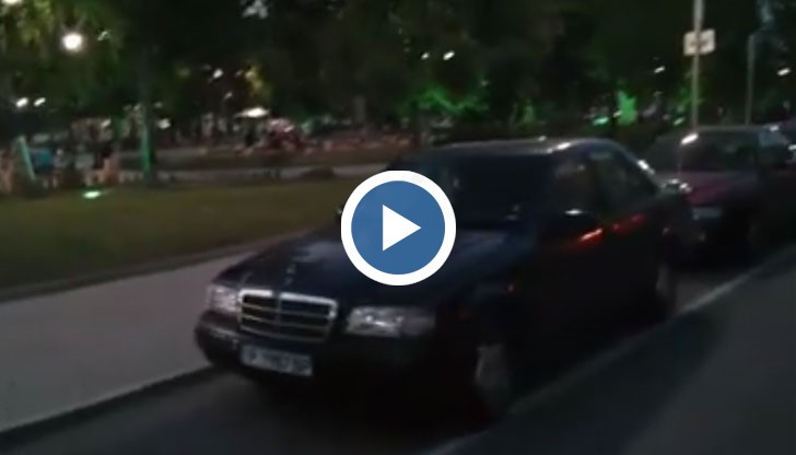 Ето така се паркира на велоалеята