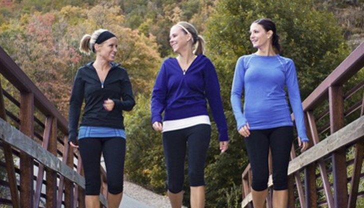 Излезте на приятна разходка с приятели. Приятно и здравословно е