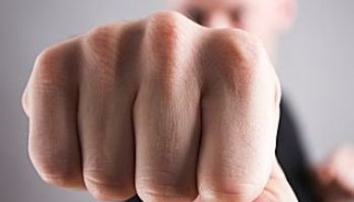 Пенсионерът е избил три зъба по време на побоя Пенсионерът е избил три зъба по време на побоя