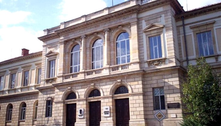 Учениците на двете училища са ползвали базата до 1952 год. Учениците на двете училища са ползвали базата до 1952 год.