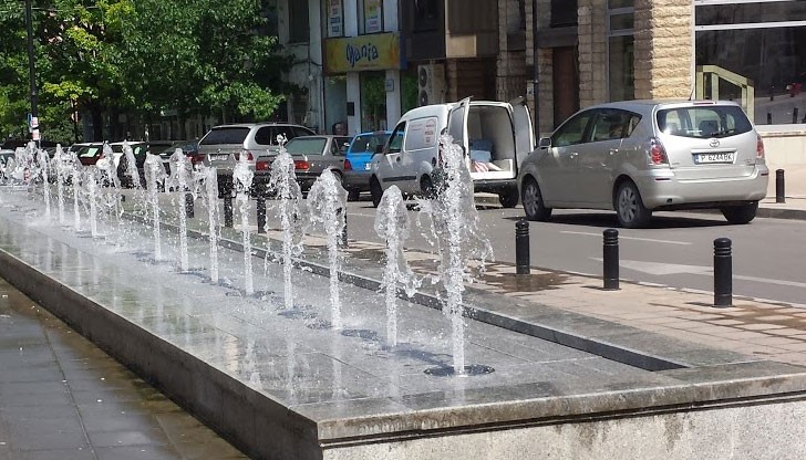 Температурата в Русе към 15.00 часа достигна 35,8 градуса на сянка, информираха от хидрометеорологичната станция Температурата в Русе към 15.00 часа достигна 35,8 градуса на сянка, информираха от хидрометеорологичната станция