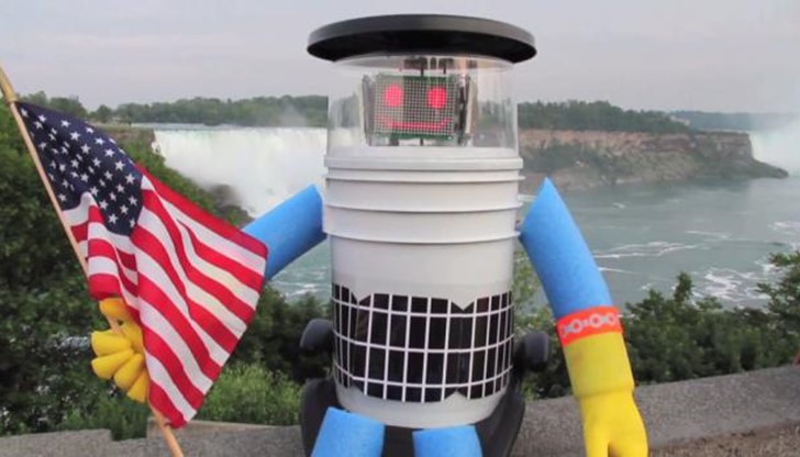 Хуманоидният робот Хичбот ще прекоси САЩ на автостоп след подобни пътешествия в Канада и Европа