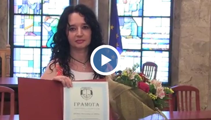 Кремена Колицова получи награда за успешното дело срещу бившия областен Мария Димова