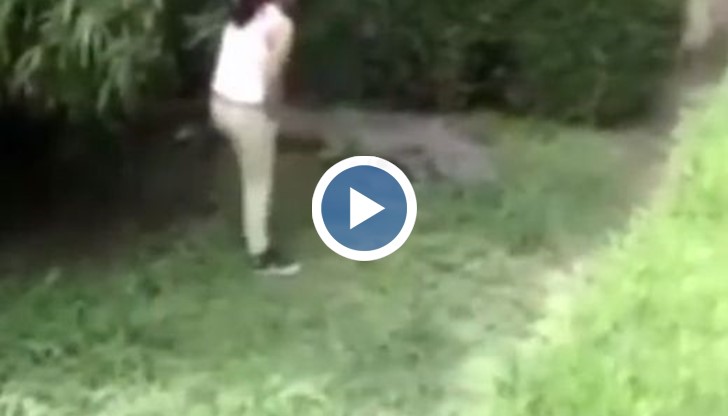 Странна реакция демонстрира млада жена