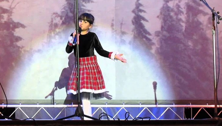 Малката певица пее от петгодишна и е носител на множество награди