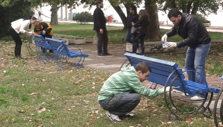 Преди 2 години екозащитници я почистиха, засадиха нови растения и пребоядисаха пейки и детски площадки Преди 2 години екозащитници я почистиха, засадиха нови растения и пребоядисаха пейки и детски площадки