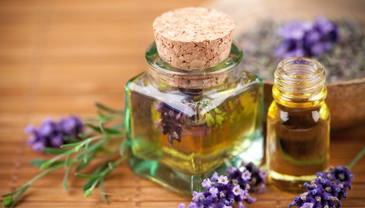 Билките и етеричните масла приготвени от тях се използват от хилядолетия за облекчаване на редица неразположения Билките и етеричните масла приготвени от тях се използват от хилядолетия за облекчаване на редица неразположения