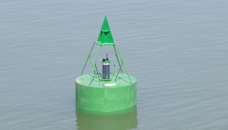 Светещ плаващ навигационен знак (буй). Тест за мониторинг.