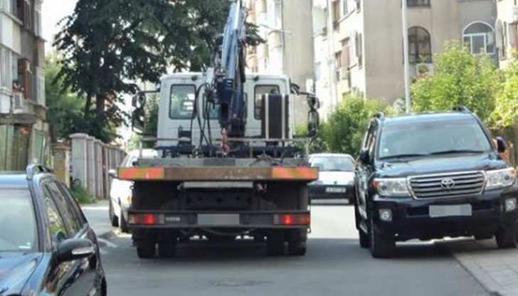 Служителите видели, че ги снимат, и избягали Служителите видели, че ги снимат, и избягали