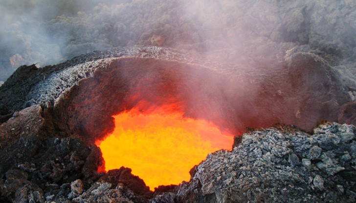 Кавачи е е един от най-активните подводни вулкани на югозападната част на Тихия океан