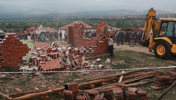 В гетото извадиха мощни тонколони и огласиха с музика целия район В гетото извадиха мощни тонколони и огласиха с музика целия район