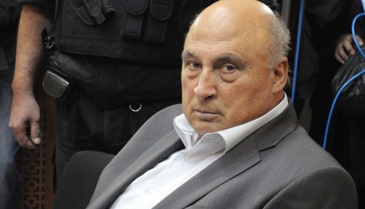 Цар Киро се оплаква от сърце и високо кръвно върнаха циганския лидер под грижите на лекарите