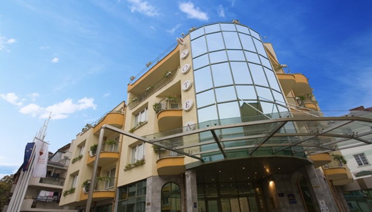 Семинар на тема „Повишаване информираността на обществото по проблемите на възрастните хора и защита на техните права“ се проведе днес в хотел „Бистра и Галина“