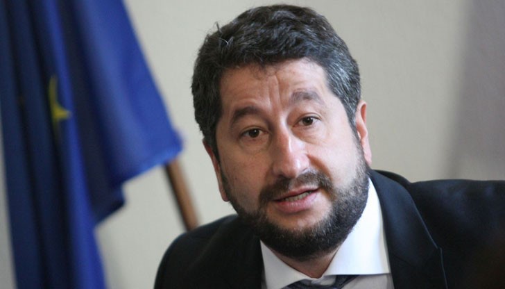 Активистът на „Протестна мрежа“ прави съдебна реформа без да е стъпвал в съда