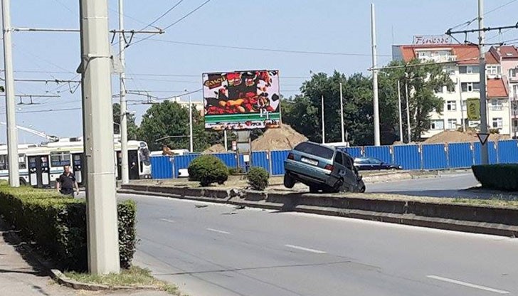 Пътят от СБА към кръговото е затворен и от двете страни