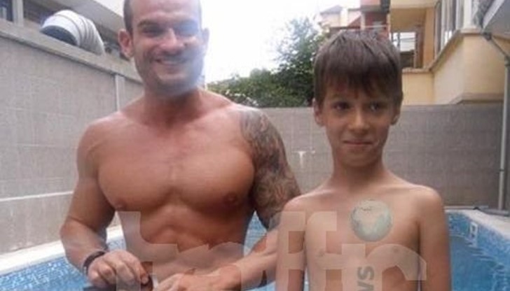 Асистентът на Слави Трифонов помпа мускули под тепетата Асистентът на Слави Трифонов помпа мускули под тепетата