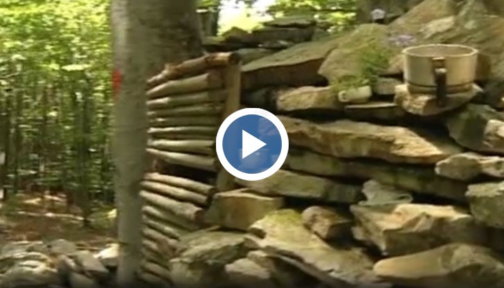 Ентусиаст строи каменни колиби за подслон на влюбени