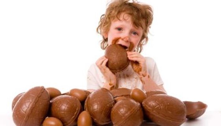 Малките сладури много обичат шоколади, вафли, бонбони, пасти...
