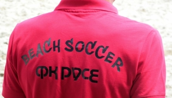 На "Арената за плажни спортове" в с.к. "Ялта" в Русе отново не липсваха множество атрактивни отигравания и попадения и мъжки сблъсъци На "Арената за плажни спортове" в с.к. "Ялта" в Русе отново не липсваха множество атрактивни отигравания и попадения и мъжки сблъсъци