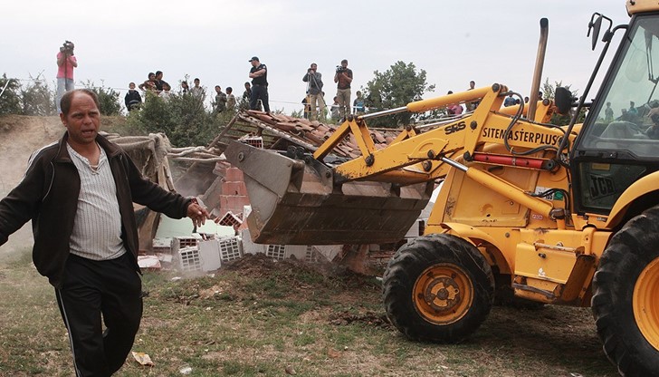 Шест семейства, обитаващи незаконни постройки в община Гърмен, отказаха  ...