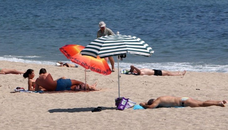 За свободно плажуващите е отредено скромно място За свободно плажуващите е отредено скромно място