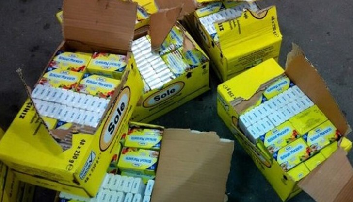 Контрабандни цигари, укрити във фабрично запечатани кашони с маргарин разкриха на МП Капитан Андреево