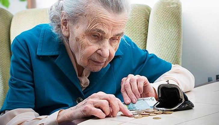 Всички партии предлагат символично намаляване на таксите на частните фондове Всички партии предлагат символично намаляване на таксите на частните фондове