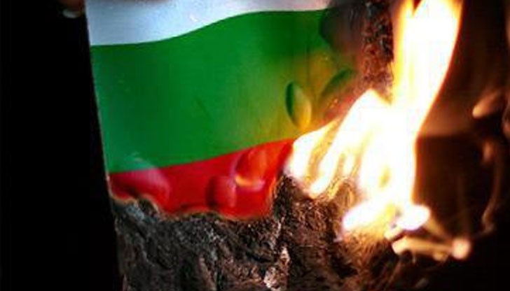 16-годишен е запалил българското знаме след употреба на алкохол