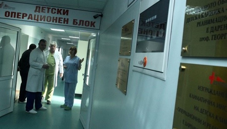 Двете момчета снимали с телефони извършеното Двете момчета снимали с телефони извършеното