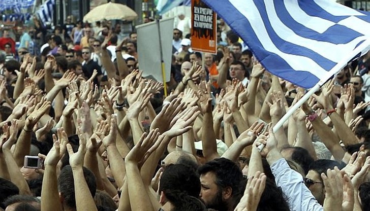 Без нова спасителна програма Гърция рискува да излезе от еврозоната