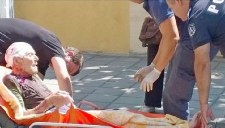 Той се строполил на пода в коридора на дома си и крещял за помощ Той се строполил на пода в коридора на дома си и крещял за помощ