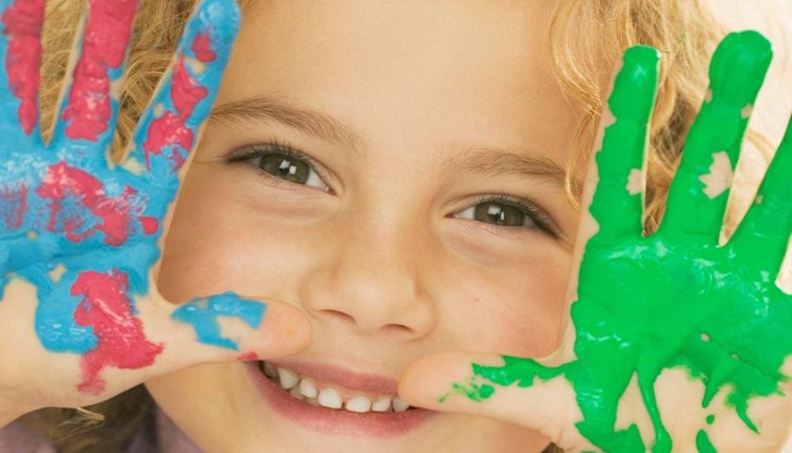 Той се реализира по Програма  ...