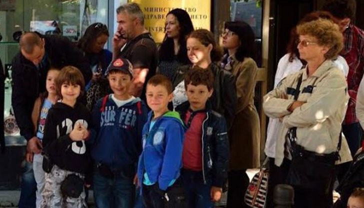 Протест с искане държавата да осигурява помпите и консумативите за децата с диабет Протест с искане държавата да осигурява помпите и консумативите за децата с диабет