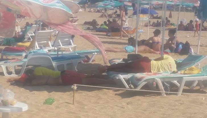 Спасители на плажа или спящите красавци?