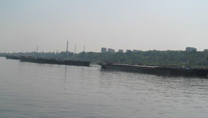 Екипажите изчакват нов плавателен път, който румънски кораб се опитва да прокара успоредно на сегашния