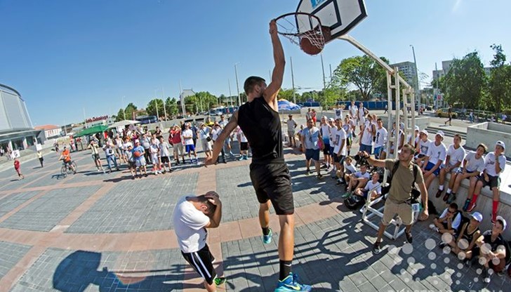 Пред Булстрад Арена ...