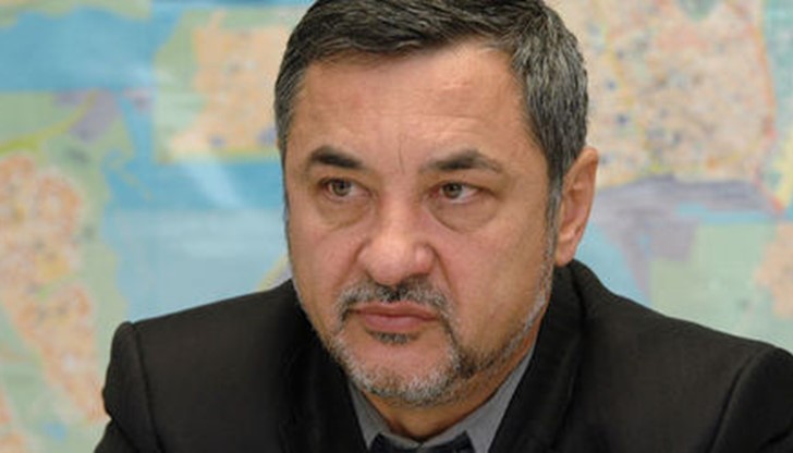 Валери Симеонов обяви, че ПФ подкрепя контрапредложението на ДПС за промени в конституцията Валери Симеонов обяви, че ПФ подкрепя контрапредложението на ДПС за промени в конституцията